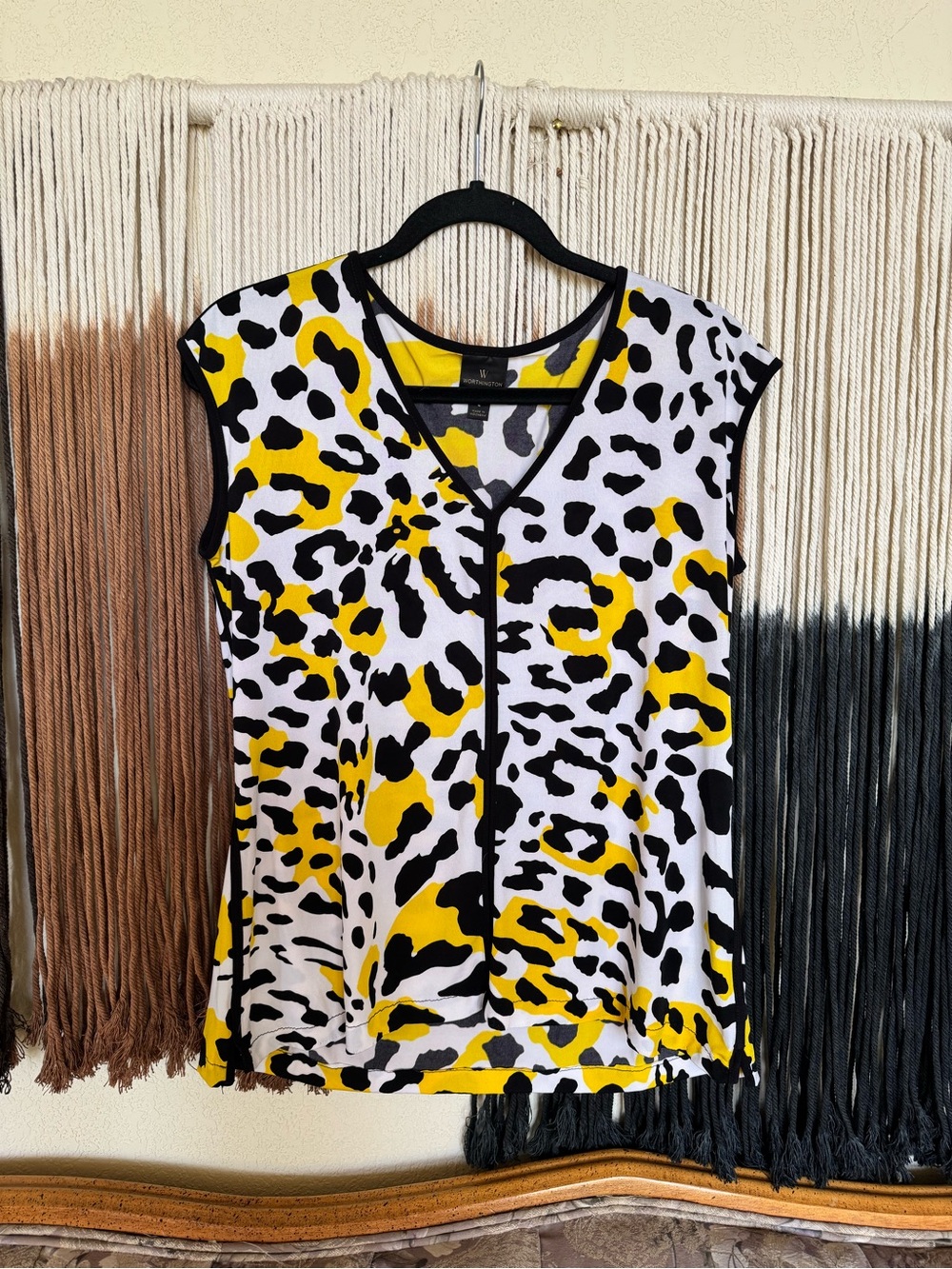 White + yellow Worthington leopard print top; excellent condition